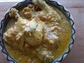 Куриные ножки в сметанном соусе