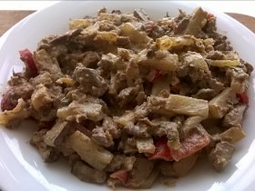 Салат из куриной печени и ананасов