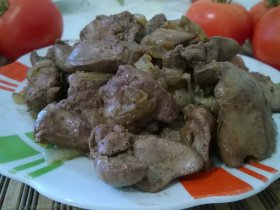 Жареная куриная печень с луком