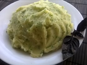 Картофельное пюре с зеленью и чесноком