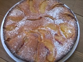 Пирог со свежими персиками