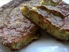 Пирог с зеленым луком и сыром