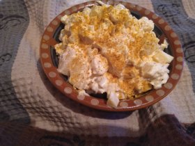 Салат с курицей, ананасами и карри