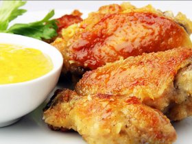 Куриные крылышки с чесноком и имбирем в духовке