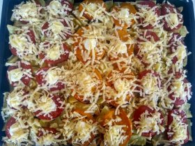 Запечённый картофель с мясом и грибами