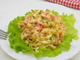 Салат с морковкой по-корейски и копченым сыром