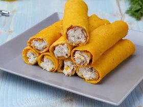 Морковные блины с куриной начинкой
