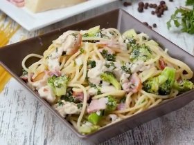 Паста с курицей и брокколи