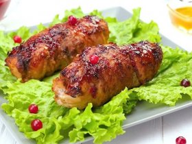 Куриная грудка запеченная с клюквой