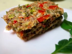 Гречневая запеканка с курицей, перцем и зеленью