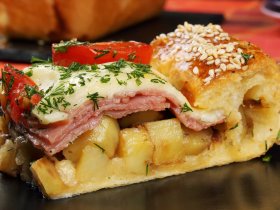 Пирог с картошкой и колбасой