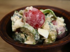 Салат с запеченными кабачками и помидорами