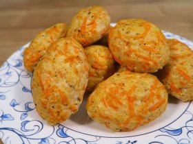 Куриные котлеты с творогом и морковью