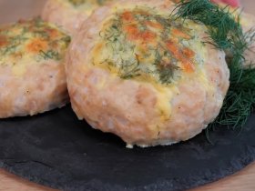 Мясные ватрушки с сыром