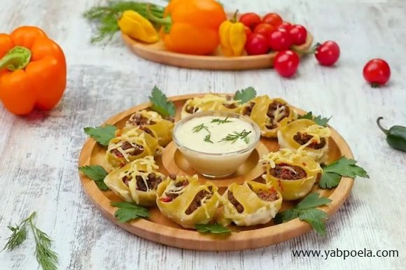 Ракушки с фаршем и соусом