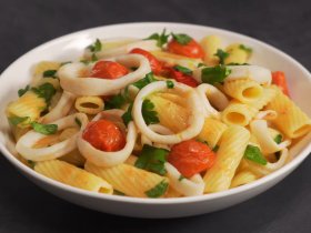 Паста с кальмарами