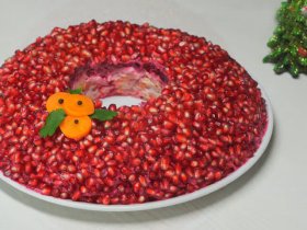 Салат "Гранатовый браслет"