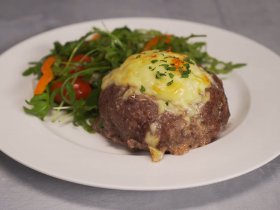 Запеченные котлеты с начинкой