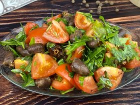 Салат с куриными сердечками