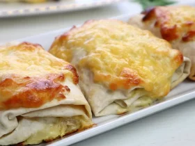 Рыба в лаваше с соусом
