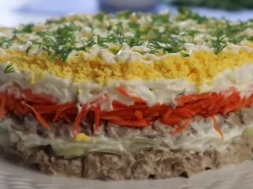 Слоеный салат с печенью и морковью