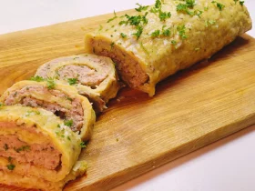 Картофельный рулет с фаршем