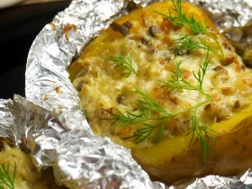 Картофель с грибной начинкой в духовке