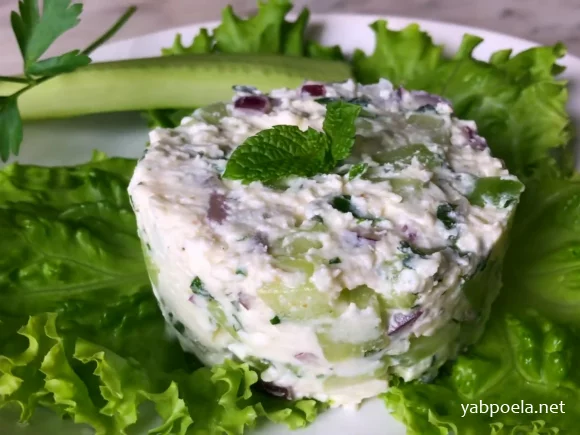 Салат с фетой и огурцом Салат с фетой и огурцом