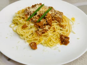Классическая паста болоньезе (Макароны с фаршем в томатном соусе)