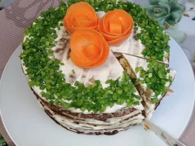 Нежный печеночный торт из куриной печени с грибами и сыром