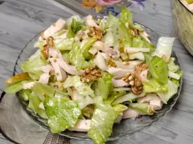 Легкий салат "Красотка" с курицей и грушей без майонеза