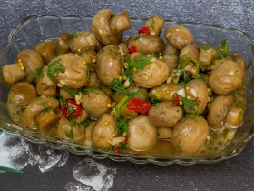 Бесподобные маринованные шампиньоны за 15 минут (в собственном соку)