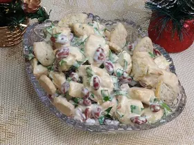 Салат "Наполи" с курицей, фасолью и сухариками