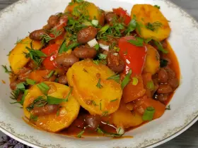 Тушеная картошка с фасолью в томатном соусе (Постный рецепт)