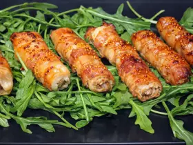 Куриные рулетики в беконе и медовой глазури