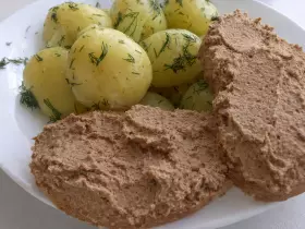 Паштет из куриной печени с луком и морковью