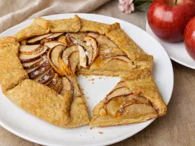 Постная галета с яблоками на овсяном тесте