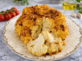 Запеченная цветная капуста целиком с хрустящей корочкой