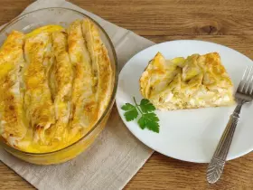 Ленивая ачма из лаваша с творогом и сыром в духовке