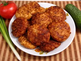 Нежные куриные котлеты с сыром