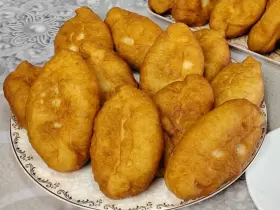 Воздушные жареные пирожки с невероятно сочной печеночной начинкой