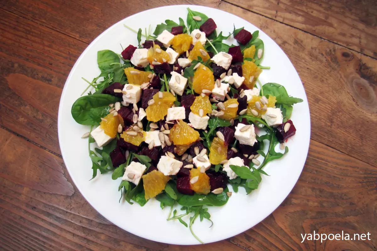 Салат со свеклой, фетой и апельсином