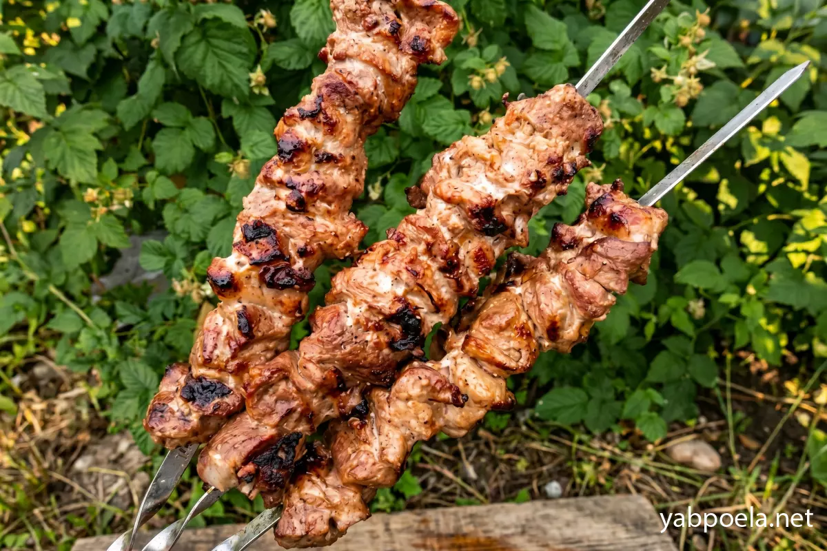 Шашлык из свинины на уксусном маринаде с помидорами