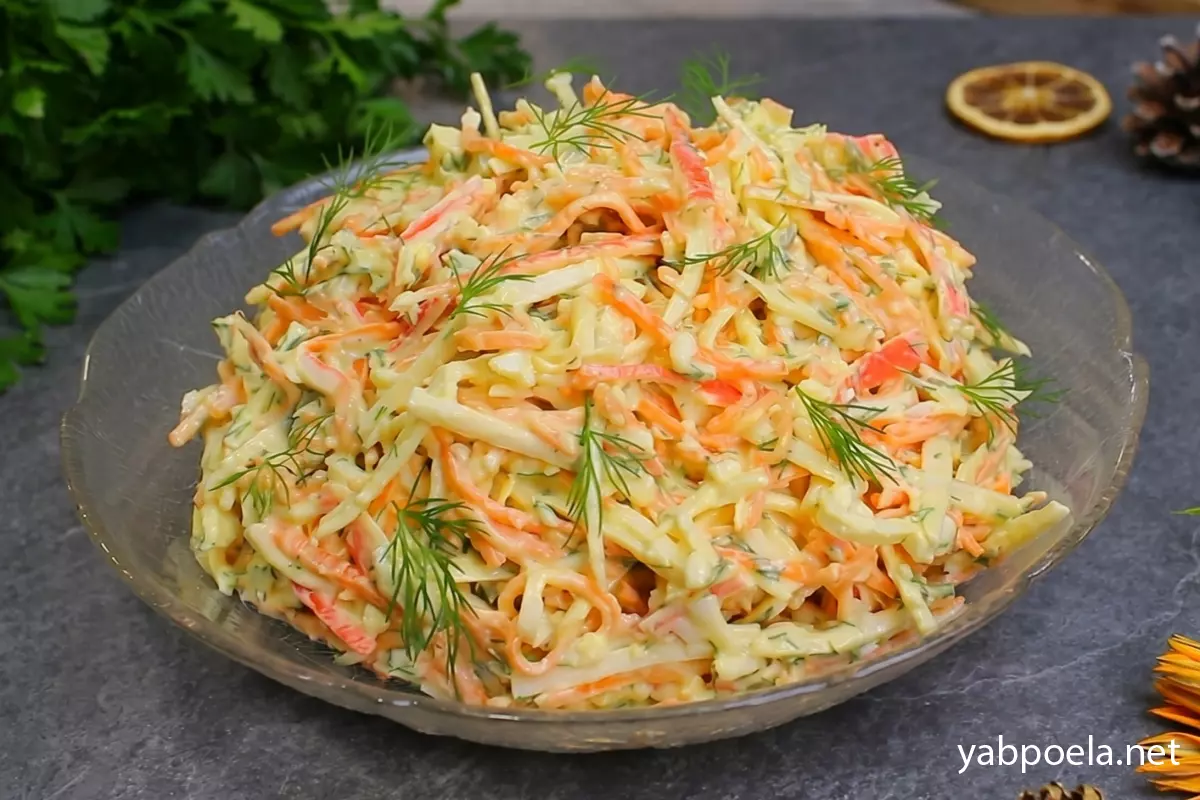Салат с крабовыми палочками и сыром