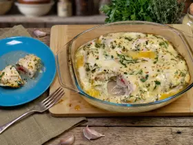 Сочные куриные рулетики с грибами и сыром в духовке