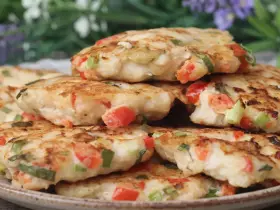 Рубленные котлеты с перцем и сыром
