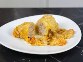 Голубцы с мясом и грибной подливой