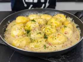 Картошка Карбонара в сливочно-сырном соусе