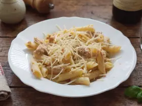 Макароны с консервированным тунцом на скорую руку