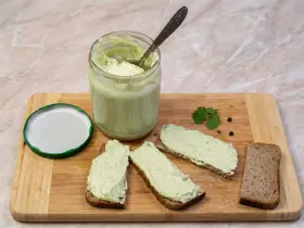 Намазка из кабачков с плавленым сыром и чесноком